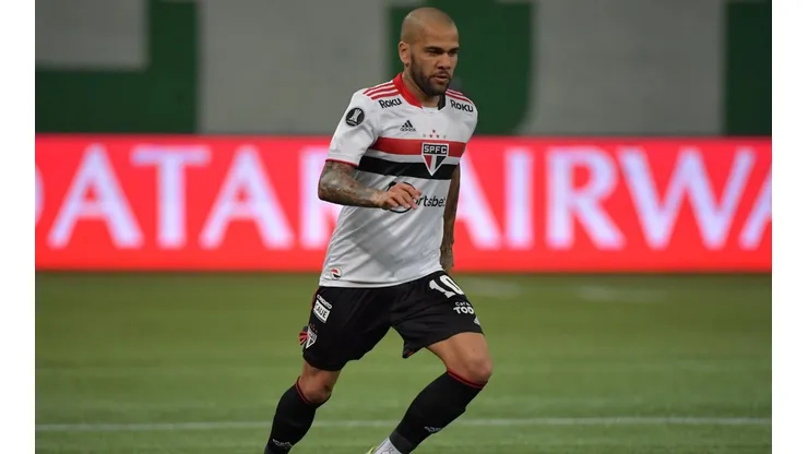Dani Alves llegó en 2019 como refuerzo estrella al Sao Paulo. Dos años después se va por reclamar que no le han pagado.