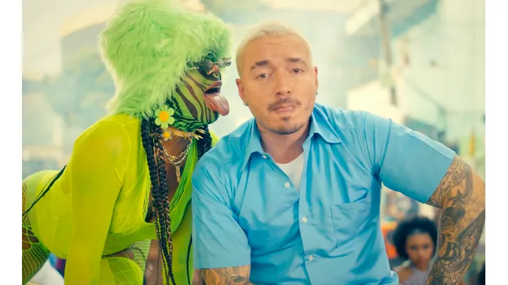 J Balvin y Tokischa en el video de su más reciente colaboración.