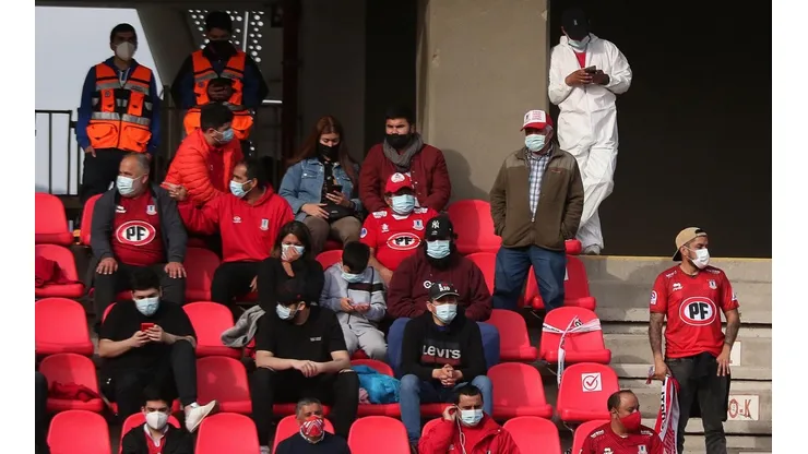 El retorno de los hinchas a los estadios también hizo extremar medidas a los clubes.