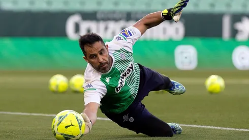 Claudio Bravo espera por su primera titularidad de la temporada con Betis.