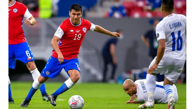 Tomás Alarcón será el reemplazante de Erick Pulgar en la selección chilena
