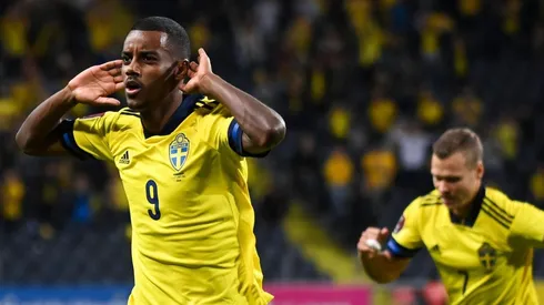 Isak celebra el primer gol de los suecos