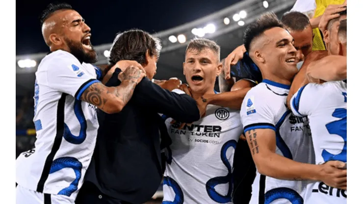 Vidal celebra con todo el gol de Correa