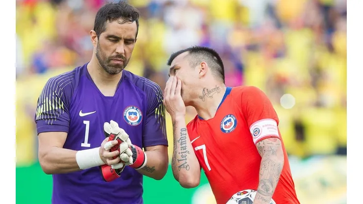 Claudio Bravo es uno de los jugadores que podría perderse la fecha triple.