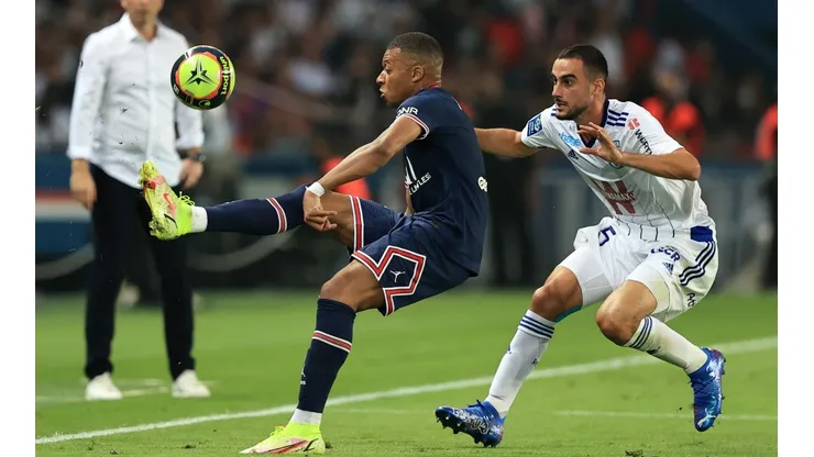 Kylian Mbappé sigue en el ojo del huracán del mercado de fichajes.