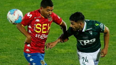 Wanderers y Unión Española se enfrentan en el Estadio Elías Figueroa Brander.