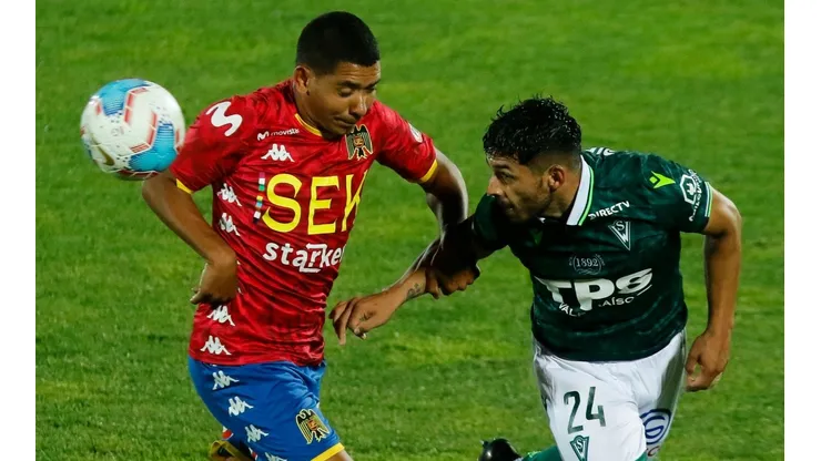 Wanderers y Unión Española se enfrentan en el Estadio Elías Figueroa Brander.