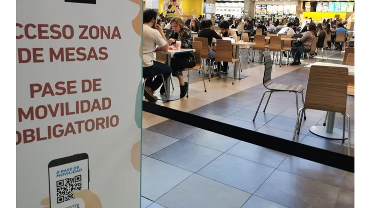 El documento acredita a la persona propietaria de estar vacunado con las dos dosis de Sinovac, Pfizer, Astrazeneca o con la dosis única de CanSino.