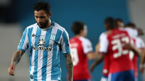 Racing de los chilenos Eugenio Mena y Gabriel Arias no vive un buen momento.