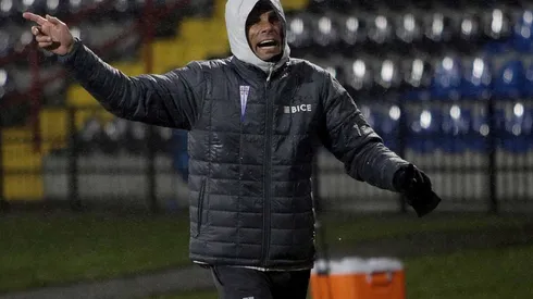 Gustavo Poyet lamentó la derrota pasada por agua ante Huachipato.