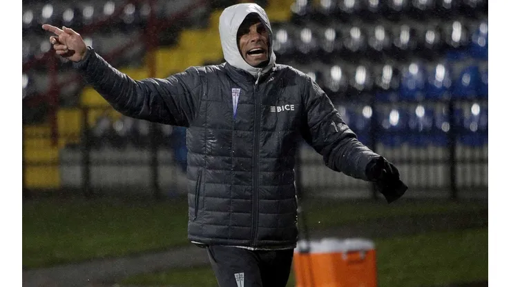 Gustavo Poyet lamentó la derrota pasada por agua ante Huachipato.