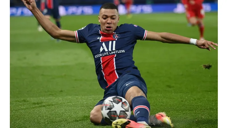 Kylian Mbappé es abucheado por la hinchada del PSG en presentación de Lionel Messi
