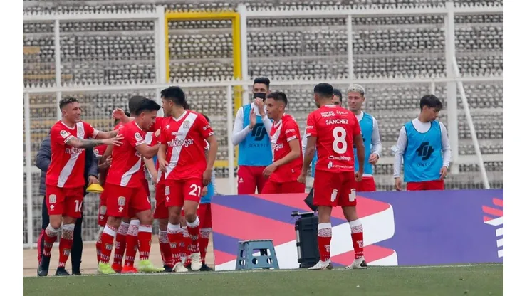 Curicó Unido celebró en La Cisterna