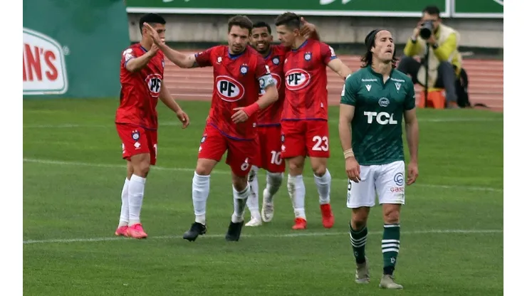 Huachipato goleó a Santiago Wanderers y el Decano se hunde más.