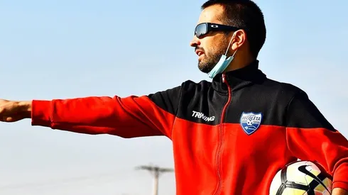 El ex jugador asegura que los directores técnicos deben ser lo más profesionales posibles.