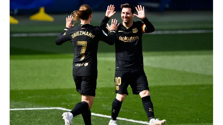 Los hinchas culpan a Griezmann por la salida de Messi.