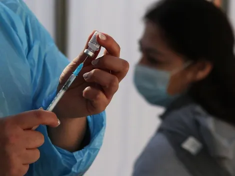 ¿Quiénes la recibirán la dosis de refuerzo?