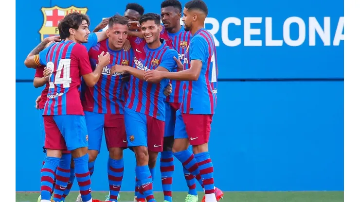 El Barcelona continúa su preparación de cara a la nueva temporada con plantel mixto.