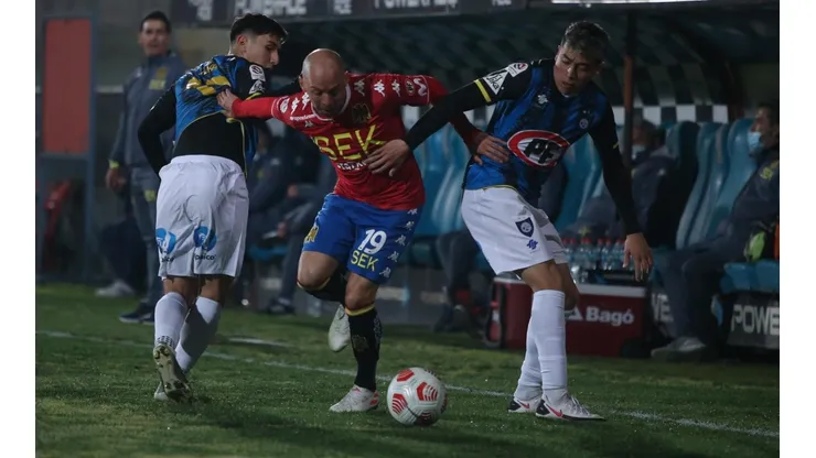 Hispanos y Acereros animaron entretenido empate en el Santa Laura.