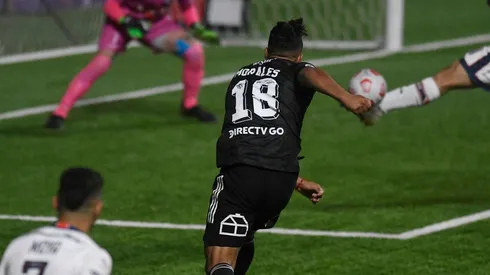 Colo Colo goleó a Melipilla y queda a un punto de la cima.