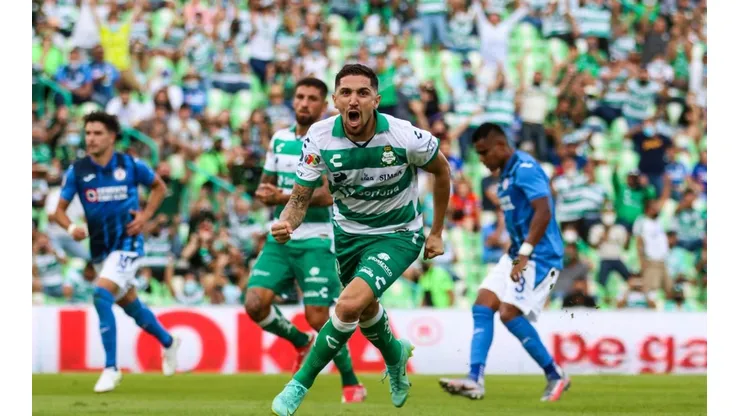 Diego Valdés celebrando su gol ante Cruz Azul