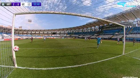 Jason Flores y un golazo de Deportes Antofagasta contra la Católica por la fecha 13 del Campeonato Nacional.