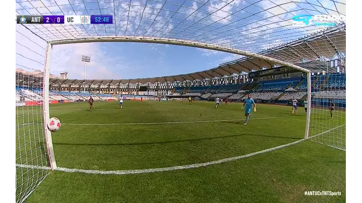 Jason Flores y un golazo de Deportes Antofagasta contra la Católica por la fecha 13 del Campeonato Nacional.