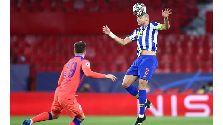 El defensa no perdonó a su rival.