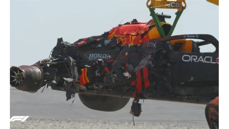 Verstappen fue sacado de pista por Hamilton en el arranque de la carrera.
