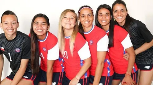 La camiseta olímpica de la selección chilena femenina para jugar Tokio 2020.
