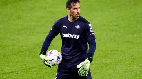 Bravo reconoció hace poco que disfruta ayudar a los futbolistas en formación