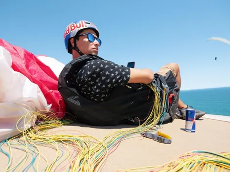 Bicho Carrera compite por el primer lugar del Mundial de Parapente Acrobático