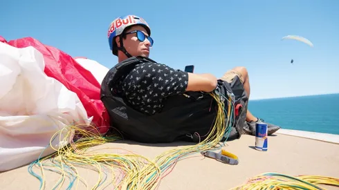 Bicho Carrera compite por el primer lugar del Mundial de Parapente Acrobático.