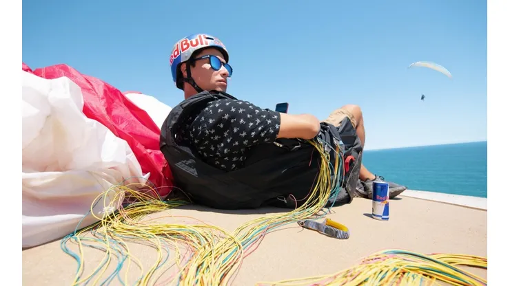 Bicho Carrera compite por el primer lugar del Mundial de Parapente Acrobático.