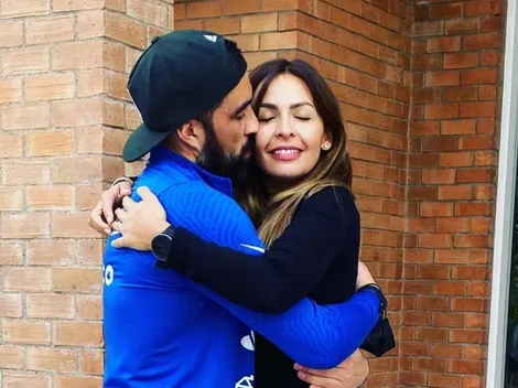 Bravo recibe un efusivo beso de su señora para ganarle a Brasil