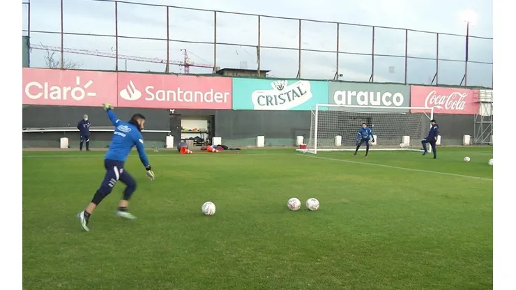 Claudio Bravo la puso en el ángulo en el entrenamiento