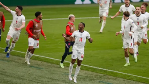 Sterling abrió la cuenta