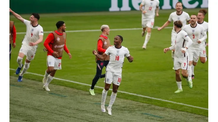 Sterling abrió la cuenta