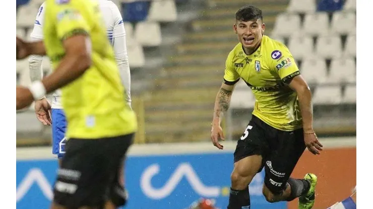 Oroz brilló ante la UC y en Colo Colo lo celebran con todo