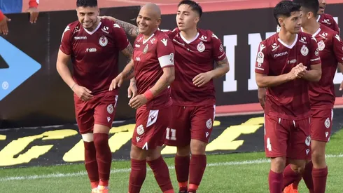 La Serena gana y es líder