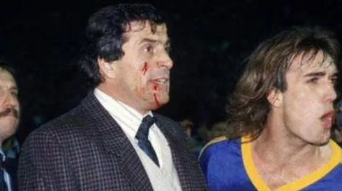 Tabárez y Batistuta reclamando en el Monumental