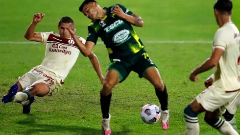 El golazo de taco de Walter Bou para Defensa y Justicia contra Universitario.
