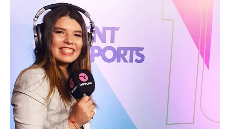 Rocío Ayala se convirtió en la primera mujer en relatar un partido masculino en la señal de TNT Sports. Ahora espera ser un espejo para otras mujeres.