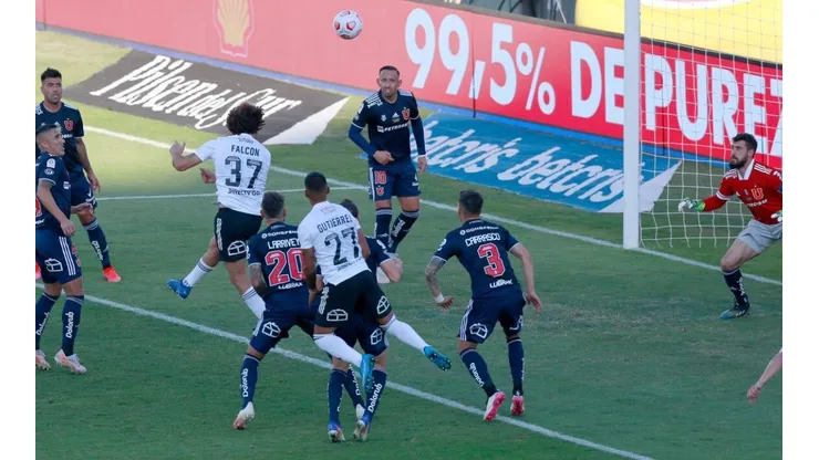 Falcón casi anota de cabeza ante la U
