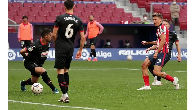 Marcos Llorente selló la goleada del Atlético de Madrid con doblete.