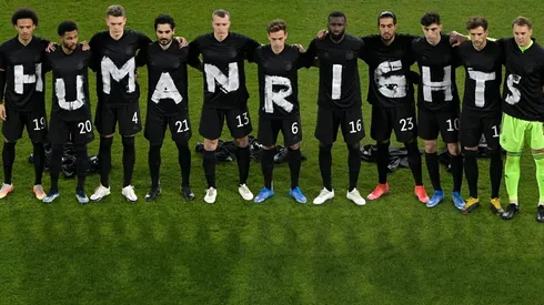 Alemania llevó el mensaje de "derechos humanos" en duelo ante Islandia