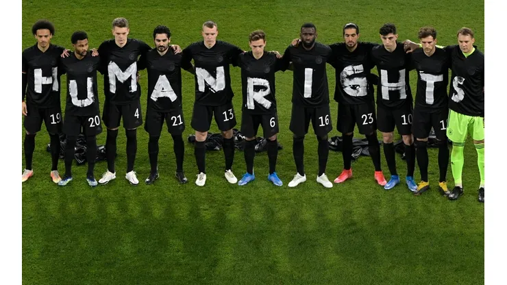 Alemania llevó el mensaje de "derechos humanos" en duelo ante Islandia