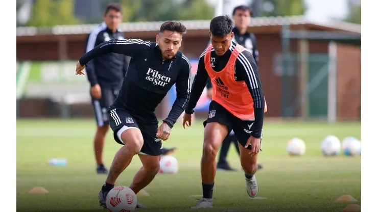 Daniel Gutiérrez marcando a Marcos Bolados en la pretemporada de Colo Colo.