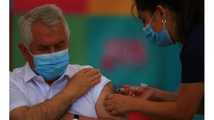 El proceso de inoculación mantiene su marcha en el país, ahora con miras a las elecciones de abril.