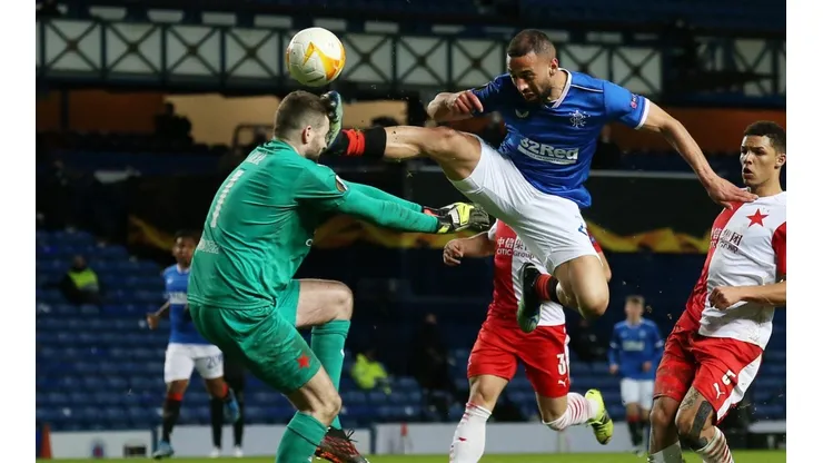 Ondrej Kolar terminó con feos cortes tras la patada de Kemar Roofe